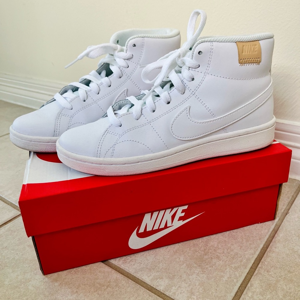 Nike Court Royale Women’s size 7 in White